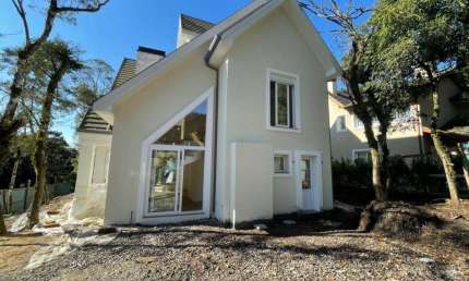 Casa 03 Dorm. à venda no Bairro Reserva da Serra com 350 m² de área privativa - 2 vagas de garagem