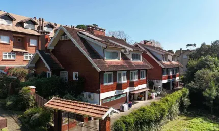 Casa 03 Dorm. à venda no Bairro Vila Suzana com 167 m² de área privativa - 2 vagas de garagem
