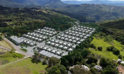 Casa 02 Dorm. à venda no Bairro Várzea Grande com 63 m² de área privativa - 1 vaga de garagem