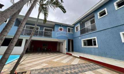 Casa 3 dormitórios com piscina e vaga para 5 carros