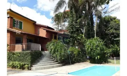 Chácara em arujá: 5.500m² com duas casas e ótimas instalações