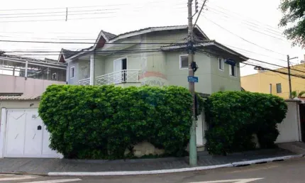 SOBRADO LINDO DE ESQUINA COM 03 DORMITORIOS E 03 VAGAS - JARDIM VILA GALVAO