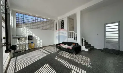 Sobrado com 3 dormitórios e churrasqueira na BARBER GREENE