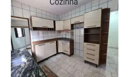 Casa Ampla com 2 Dormitórios, 4 Vagas e Salão Superior – Conforto e Praticidade para Você e Sua Família