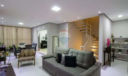 Casa à venda com 245m² em Condomínio Fechado no Parque Renato Maia - 03 Dormitórios | 04 vagas