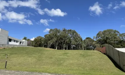 Belíssimo terreno de 1500m² em condomínio de alto padrão
