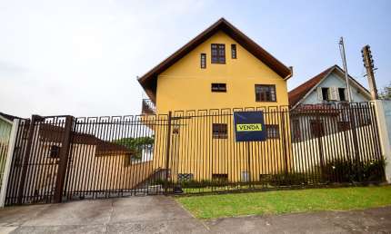 Linda casa em condomínio fechado pronto para morar.