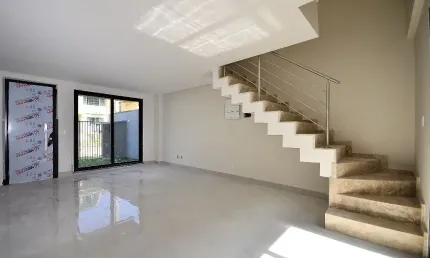 Belíssimo Sobrado no Cajuru com 3 quartos sendo 1 suíte 2 vagas