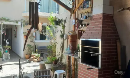 Sobrado a venda 3 quartos  Santa Cândida com quintal