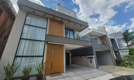 Linda casa decorada dentro de condomínio 3 quartos sendo 1 suíte