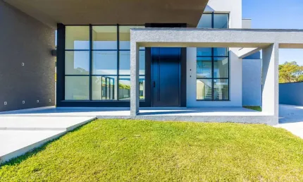 Linda casa de altíssimo padrão, perfeita para quem busca exclusividade é harmonia