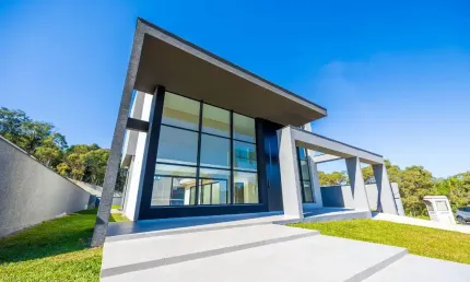 Linda casa de altíssimo padrão, perfeita para quem busca exclusividade é harmonia