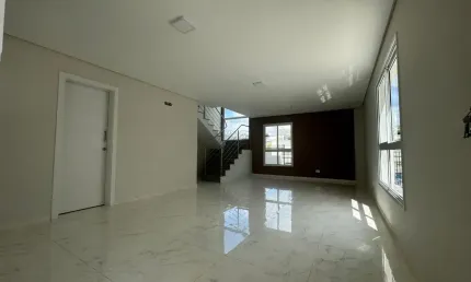 Lindo sobrado em condomínio no Bairro Alto 3 quartos sendo 1 suíte e 3 vagas de garagem