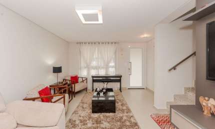 Lindo sobrado dentro de condomínio no Santa Cândida 3 quartos