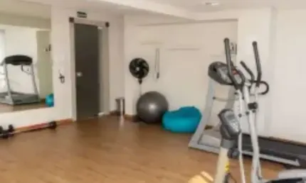Lindo apartamento no bairro cabral 3 quartos com sacada com churrasqueira