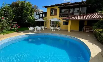 Casa de Luxo 4/4 no Candeal Salvador-BA: Piscina, 2 Pavimentos, 6 Vagas de Garagem, 700m² de Área Privativa!