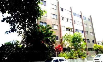 Apartamento 2/4 suíte na federação, salvador-ba: ampla área de 80m², ótima ventilação, garagem coberta e elevador. invista já!