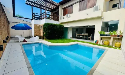 Belíssima Casa com 4 Quartos e 3 Suítes no Itaigara, Salvador-BA  350m²  Varanda Gourmet  Piscina  Energia Solar  R$1.750.000,00