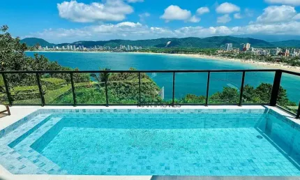 Casa Nova com Vista Total para o Mar no Condomínio Península na Praia da Enseada.