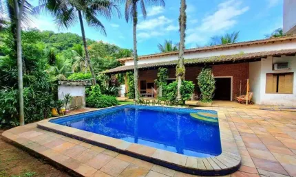 Casa com 6 dormitórios à venda, 300 m² por R$ 950.000,00 - Praia do Pernambuco - Guarujá/SP
