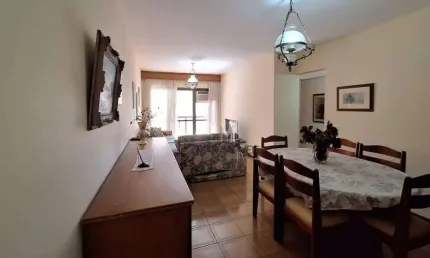 Apartamento na praia de pitangueiras, com 03 dormitórios, sendo uma suíte