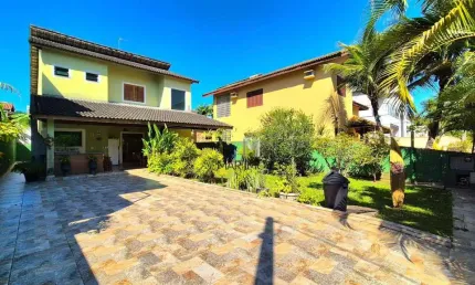 Casa em condomínio fechado na região da praia do Pernambuco no Guarujá!