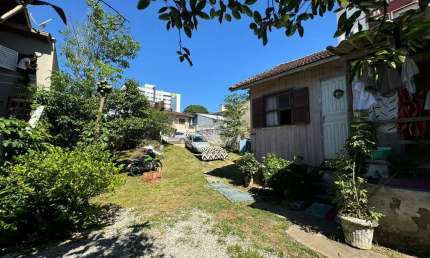 Terreno à venda na Rua Olegário da Silva Ramos, 665, Capoeiras, Florianópolis por R$ 595.000