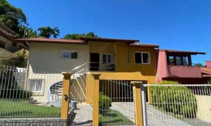 Casa com 3 quartos à venda na Rua Juventino dos Santos Barbosa, 196, Coqueiros, Florianópolis por R$ 1.750.000