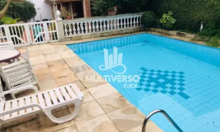 Casa isolada a venda com 300m² no embaré em santos.