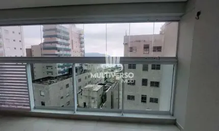 Lindo apto 2 dorm frente praia, andar alto, com varanda mobiliavel e armarios embutidos