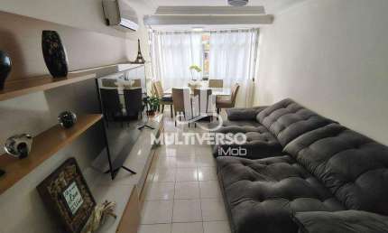 02 dormitórios, sala ampla e iluminada, à 2 quadras da praia, 01 vaga coletiva por R$428.000,00, ótima localização