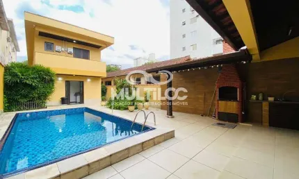 Casa isolada sobrado com piscina churrasqueira e quintal