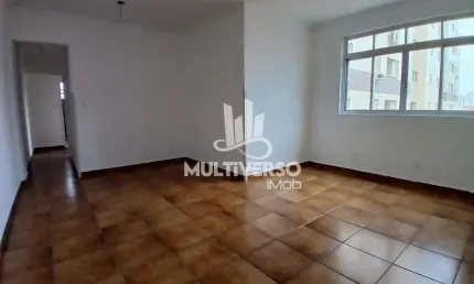 Apartamento 02 dormitórios sendo 01 suíte com dependência de empregada com vaga de garagem demarcada e elevador no campo grande em santos - sp