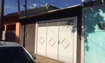 Excelente  residencia ampla, com total segurança , localização excelente