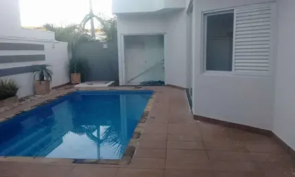 Excelente  residencia ampla, com total segurança , localização excelente