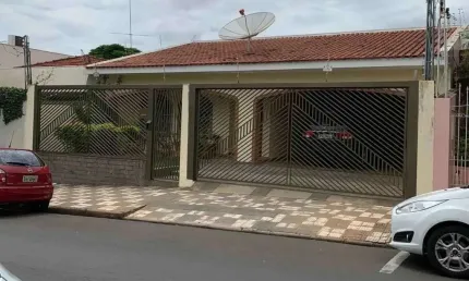 Casa com 4 quartos à venda no Jardim Nasralla, Bauru 