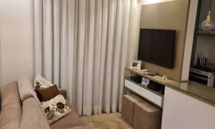 Lindo apartamento com 2 dorm. sendo uma suite , completíssimo em armários, ar condicionado , muito bem localizado