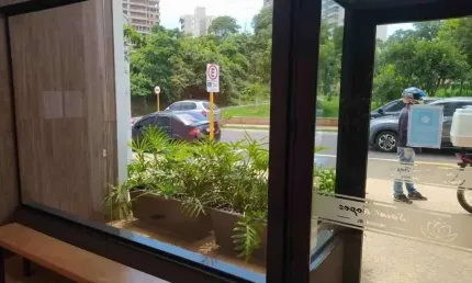 Lindo apartamento com varanda gourmet , completíssimo em armários, ar condicionado , muito bem localizado