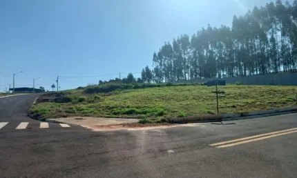 Terreno em condomínio fechado à venda no Residencial Villa de Leon, Piratininga 