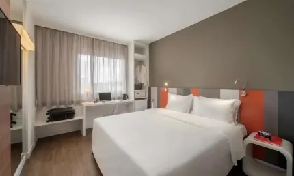 QUARTO DE HOTEL, LOCALIZADO NA ENTRADA DA CIDADE, ÓTIMO ACESSO.