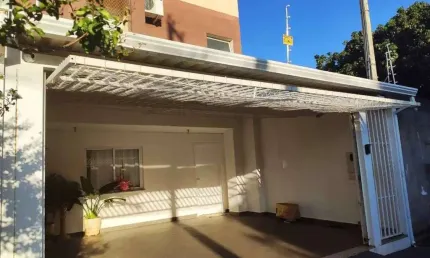 Excelente  residencia ampla, com total segurança , localização excelente