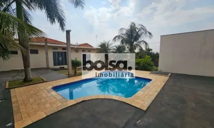CASA COM ÁREA DE LAZER NA QUINTA DA BELA OLINDA ! !