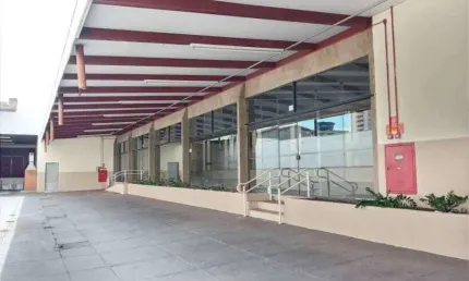Prédio comercial em frente igreja santa terezinha praça rodrigues de abreu !!!
