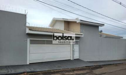 Casa para venda com 218 m² e 3 quartos em Parque Residencial Castelo, Bauru - SP