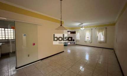 CASA NO JARDIM MARAMBÁ COM LOCALIZAÇÃO PRIVILEGIADA ! !
