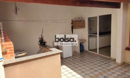 Casa em excelente localização dentro do Condomínio.