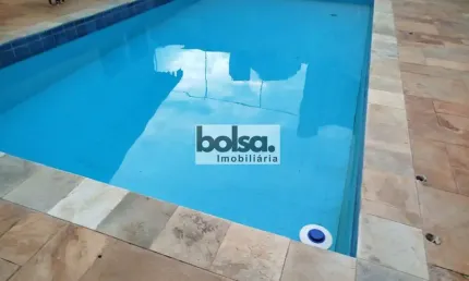 Casa  toda construída com tijolinhos, excelente localização, tanto residencial como comercial.