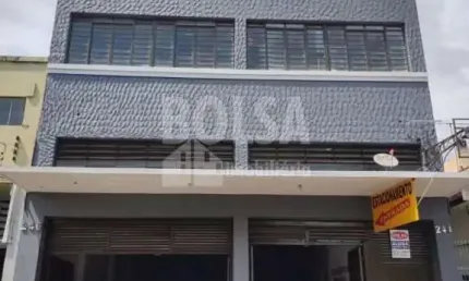 Prédio Comercial , Centro da Cidade, rua movimentada