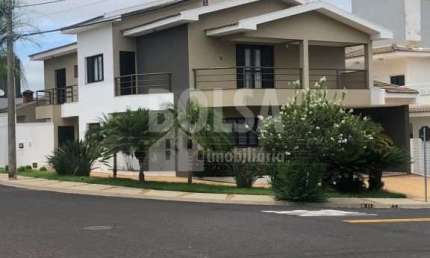 Excelente  residencia ampla, com 3 suites total segurança , localização excelente