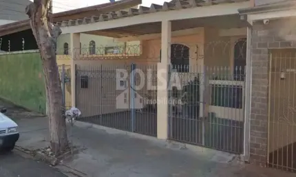 Casa com 2 quartos para alugar na Vila Souto, Bauru  por R$ 1.400